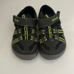 NWT toddler Teva shoes. Size 5